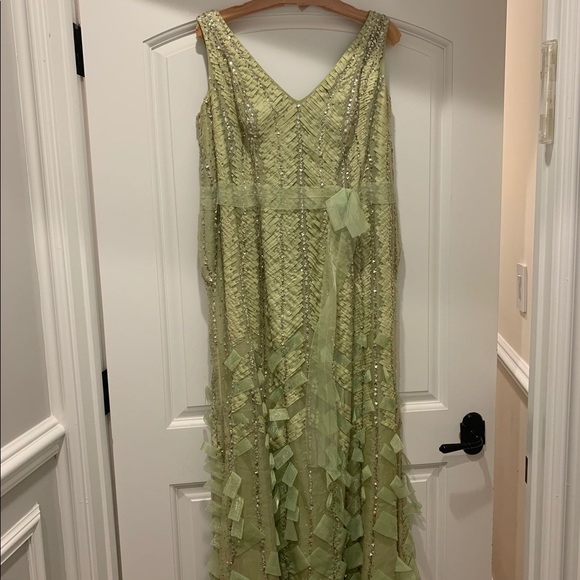 Carolina Herrera embellished gown - Picture 3 of 16